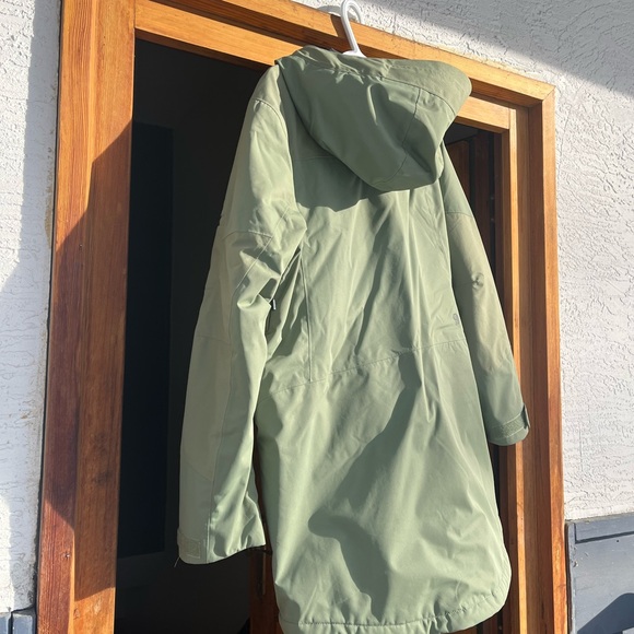 Mountain hardware Women’s ski jacket - Picture 2 of 2